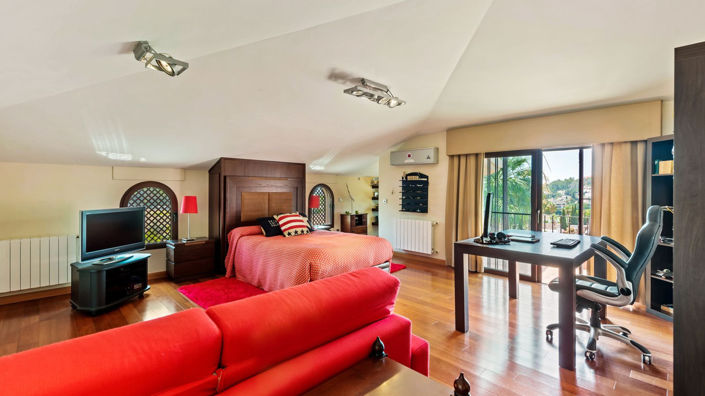 Image No.7-5 Bed Property for sale