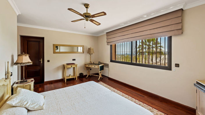 Image No.9-5 Bed Property for sale