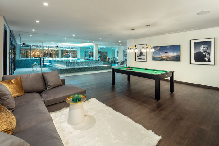 Image No.10-6 Bed Property for sale