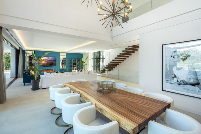 Image No.14-6 Bed Property for sale