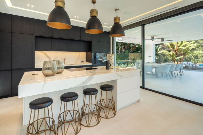 Image No.4-6 Bed Property for sale