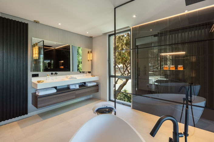 Image No.8-6 Bed Property for sale