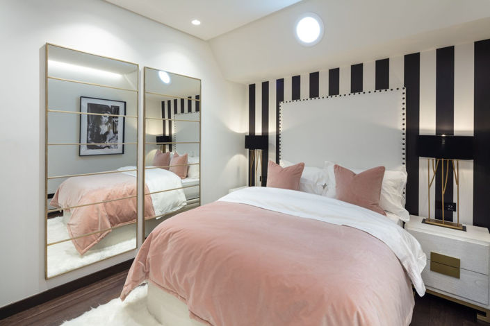 Image No.9-6 Bed Property for sale