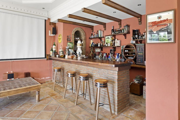 Image No.10-5 Bed Property for sale