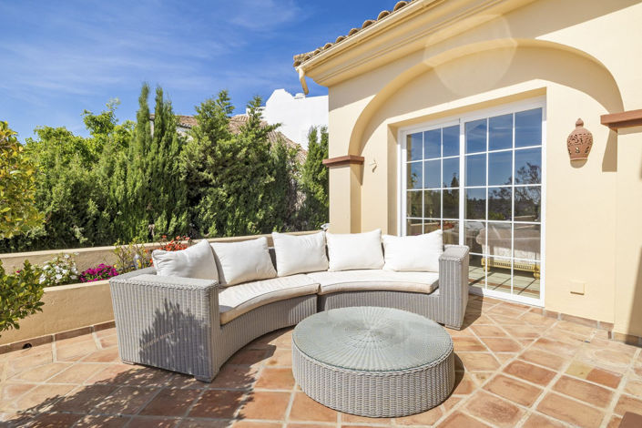 Image No.2-5 Bed Property for sale