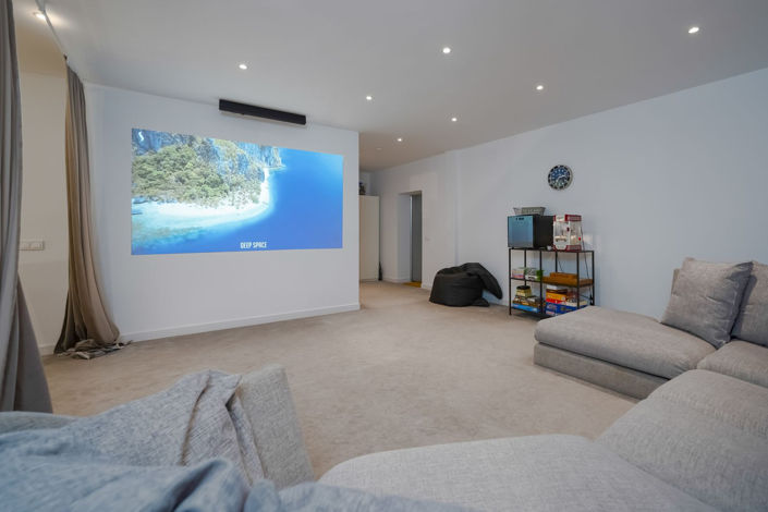 Image No.11-4 Bed Property for sale