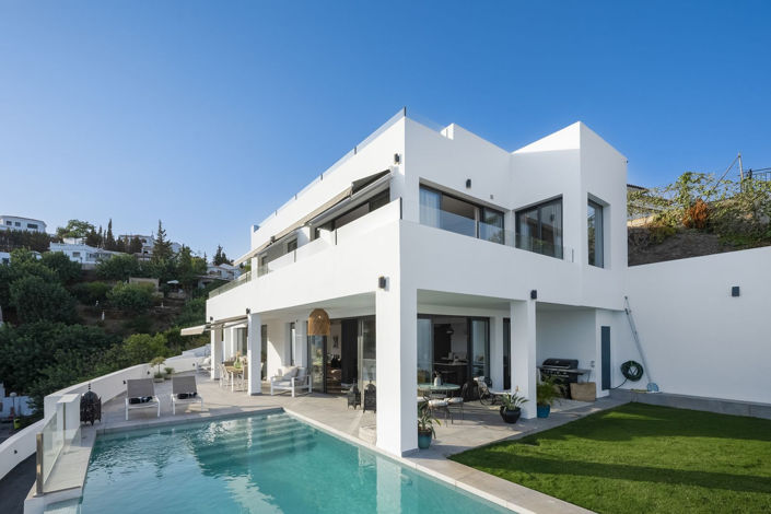 Image No.12-4 Bed Property for sale