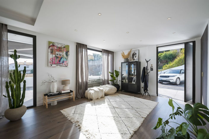 Image No.24-4 Bed Property for sale