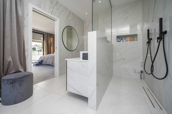 Image No.28-4 Bed Property for sale