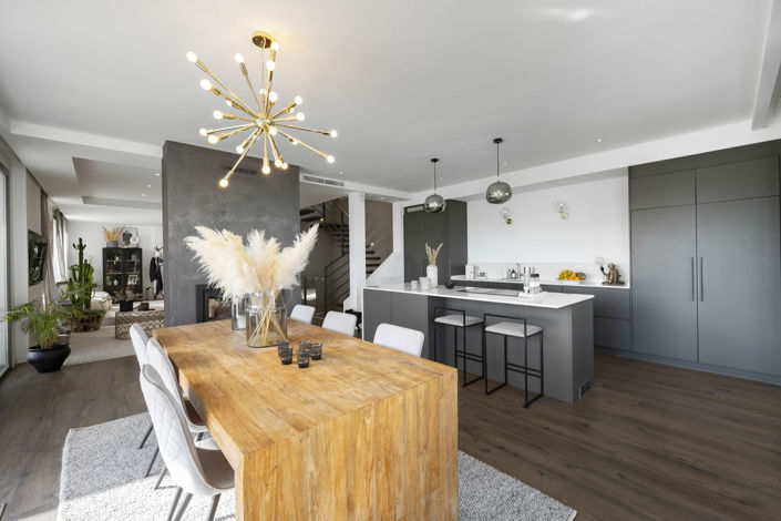 Image No.4-4 Bed Property for sale