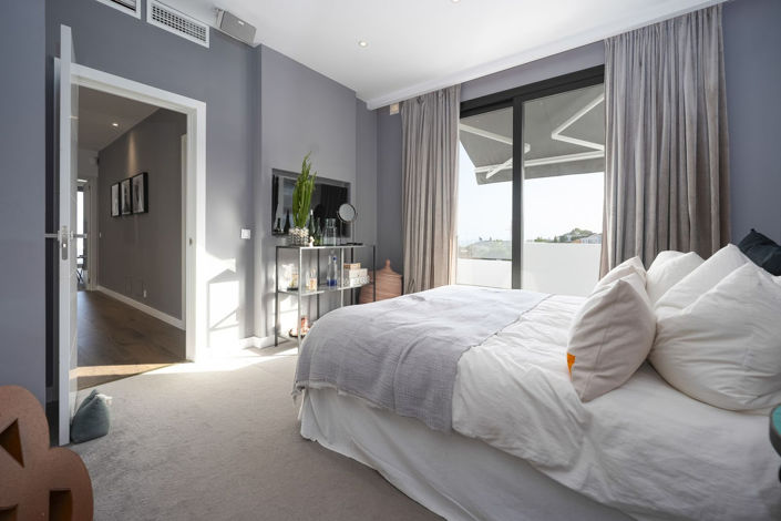 Image No.6-4 Bed Property for sale