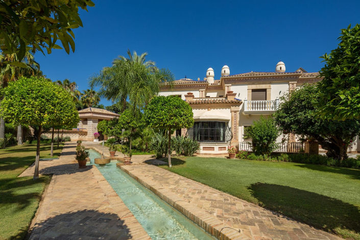 Image No.1-7 Bed Property for sale