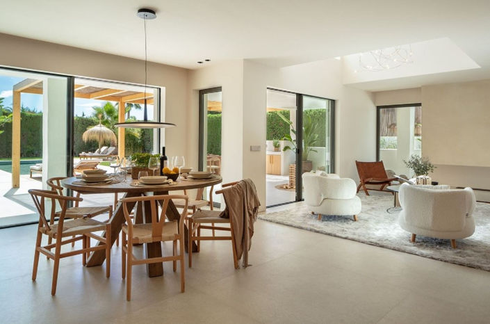 Image No.17-5 Bed Property for sale