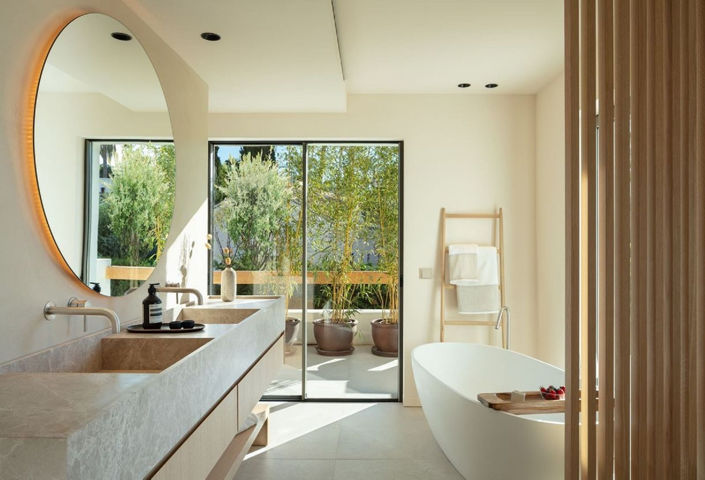 Image No.19-5 Bed Property for sale