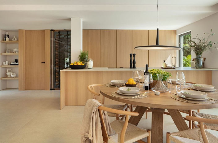 Image No.2-5 Bed Property for sale