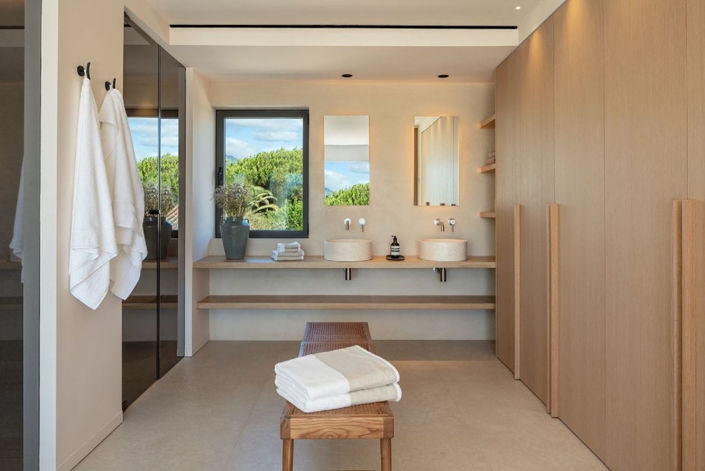 Image No.6-5 Bed Property for sale