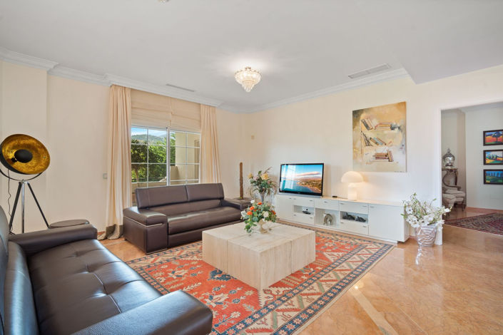 Image No.4-6 Bed Property for sale