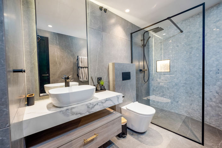 Image No.12-5 Bed Property for sale