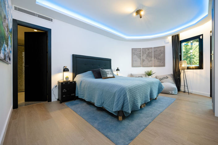 Image No.13-5 Bed Property for sale