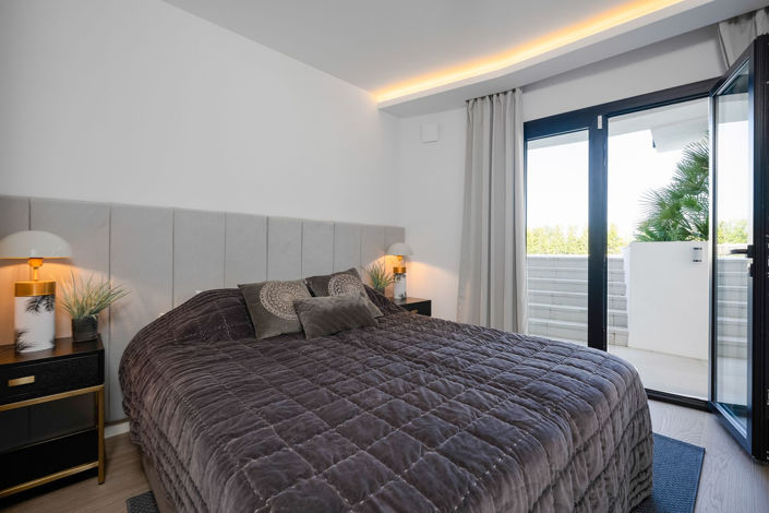 Image No.15-5 Bed Property for sale