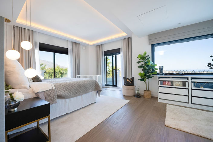 Image No.16-5 Bed Property for sale