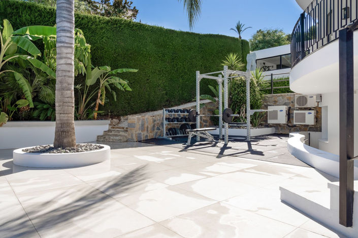 Image No.19-5 Bed Property for sale