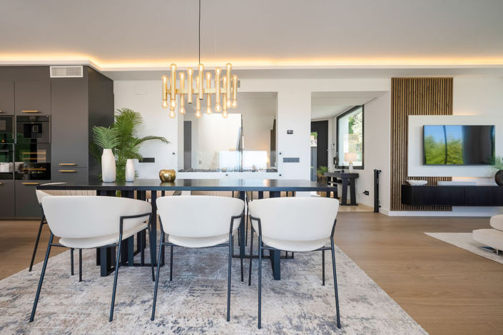 Image No.7-5 Bed Property for sale