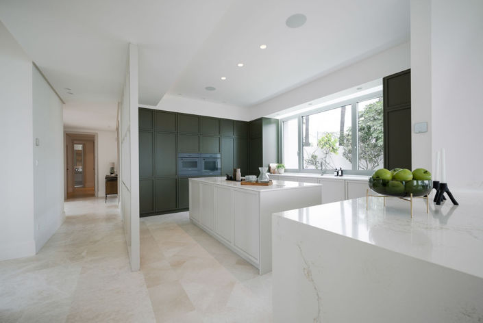 Image No.11-7 Bed Property for sale