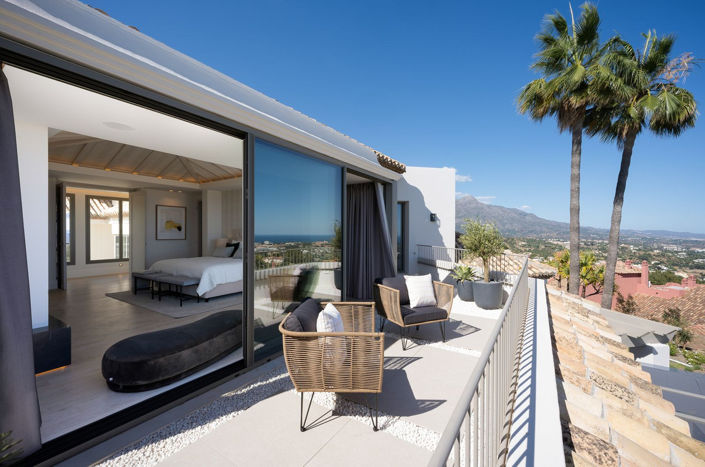 Image No.17-7 Bed Property for sale