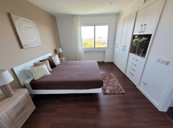 Image No.10-4 Bed Property for sale