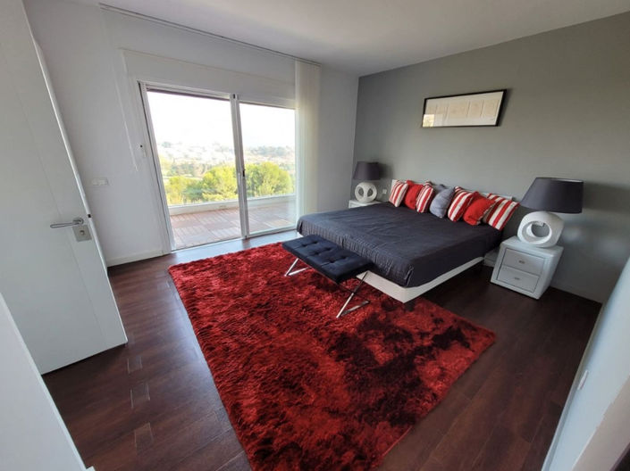 Image No.11-4 Bed Property for sale