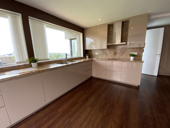 Image No.8-4 Bed Property for sale