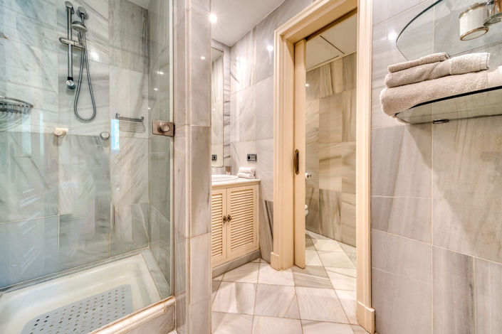 Image No.10-3 Bed Property for sale