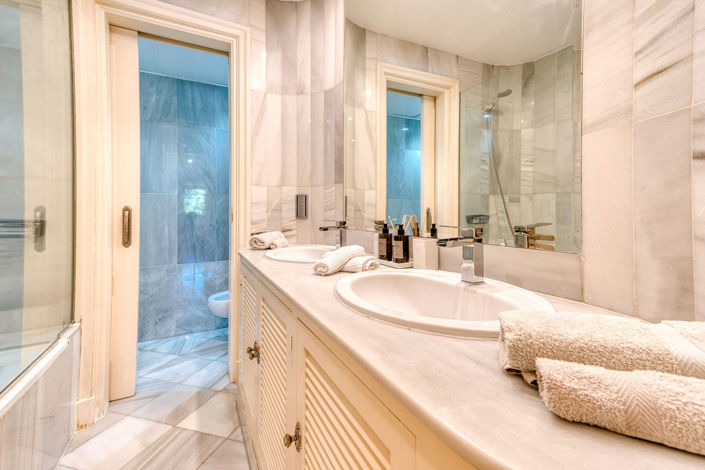 Image No.12-3 Bed Property for sale