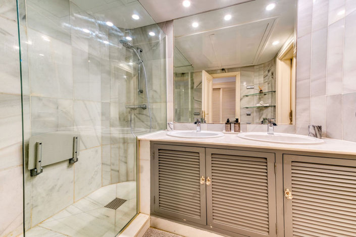 Image No.14-3 Bed Property for sale