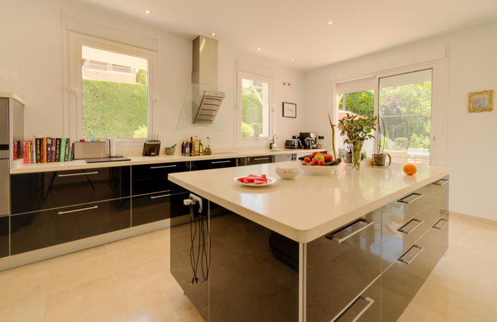 Image No.11-4 Bed Property for sale