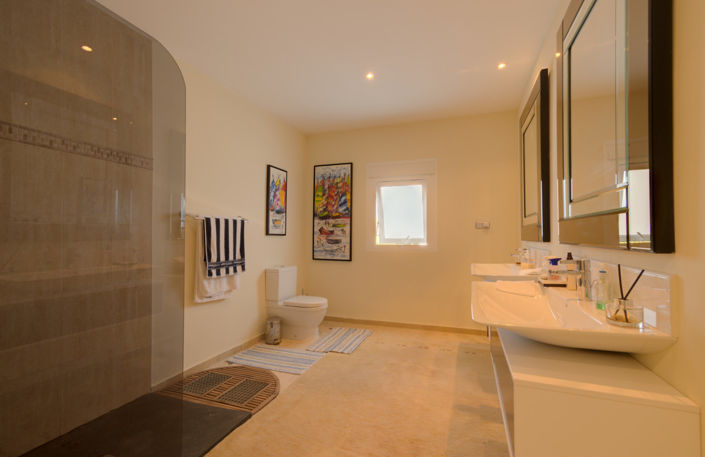 Image No.18-4 Bed Property for sale