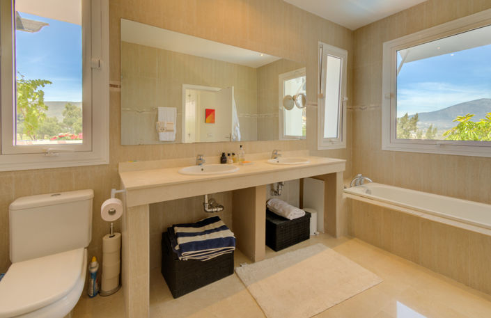 Image No.22-4 Bed Property for sale