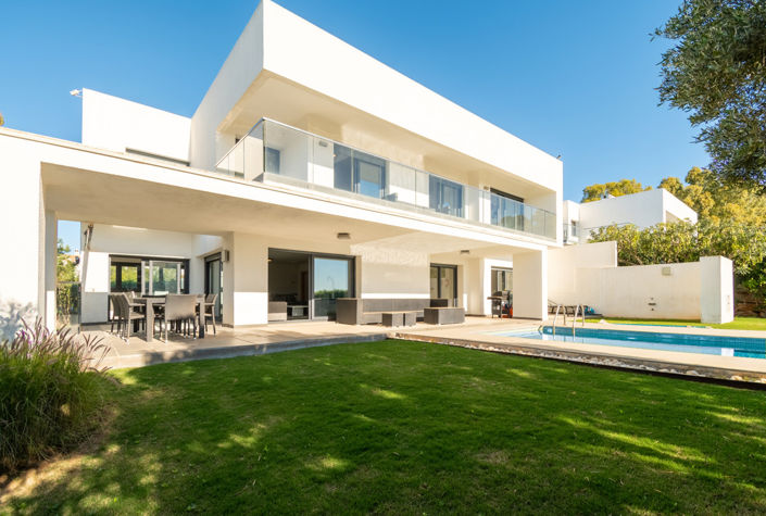 Image No.1-4 Bed Property for sale