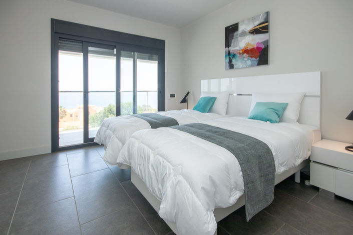 Image No.14-4 Bed Property for sale