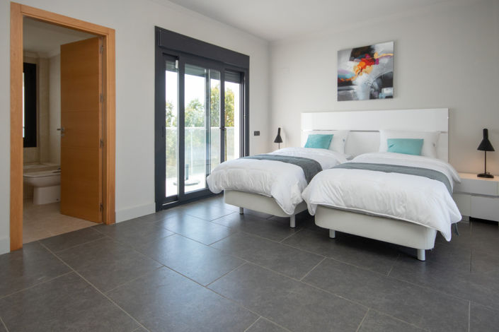 Image No.15-4 Bed Property for sale