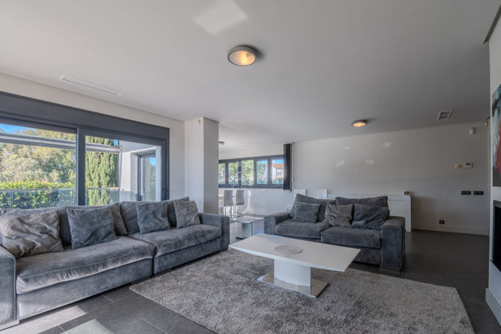 Image No.56-4 Bed Property for sale