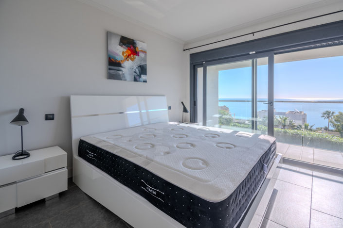 Image No.67-4 Bed Property for sale