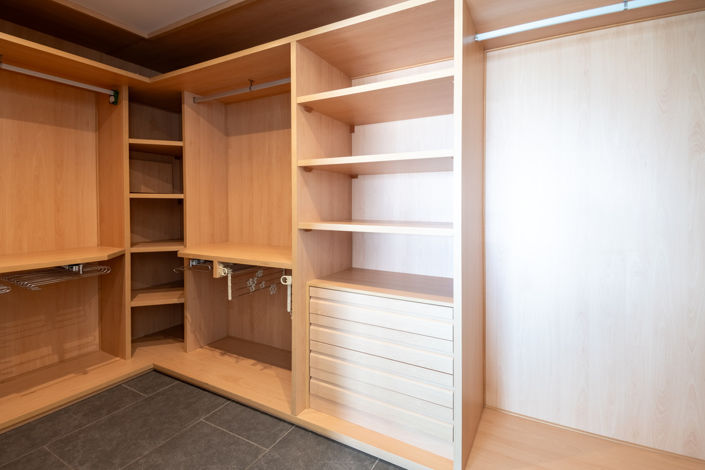 Image No.69-4 Bed Property for sale