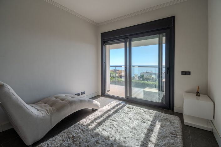 Image No.70-4 Bed Property for sale