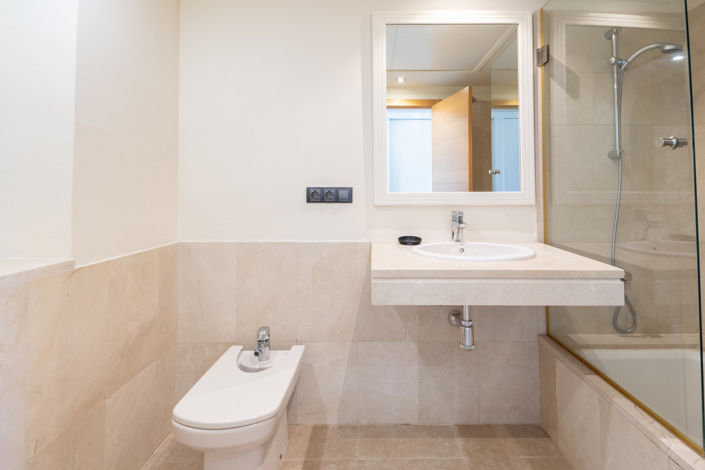 Image No.74-4 Bed Property for sale