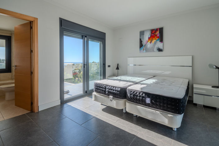 Image No.75-4 Bed Property for sale