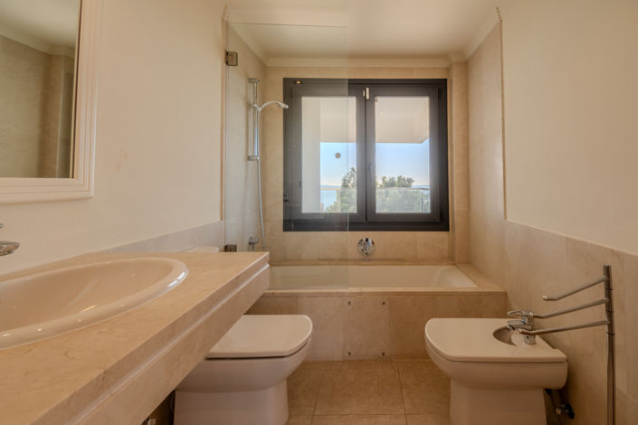 Image No.76-4 Bed Property for sale