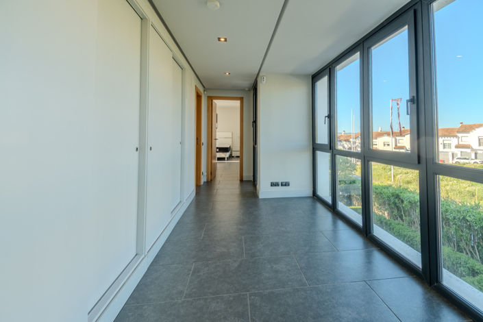 Image No.77-4 Bed Property for sale