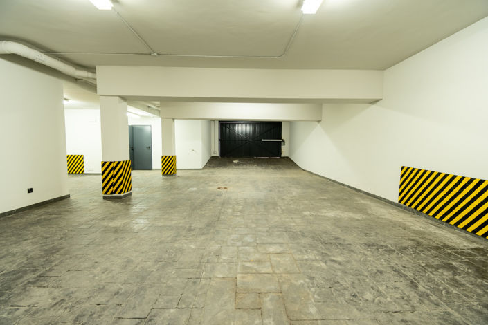 Image No.78-4 Bed Property for sale